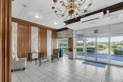 7200 Sunshine Skyway Ln S St Petersburg FL 33711
