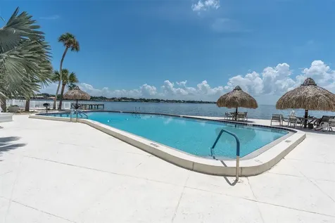 7200 Sunshine Skyway Ln S St Petersburg FL 33711