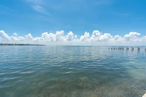 7200 Sunshine Skyway Ln S St Petersburg FL 33711