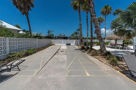 7200 Sunshine Skyway Ln S St Petersburg FL 33711