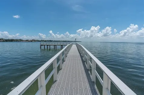 7200 Sunshine Skyway Ln S St Petersburg FL 33711