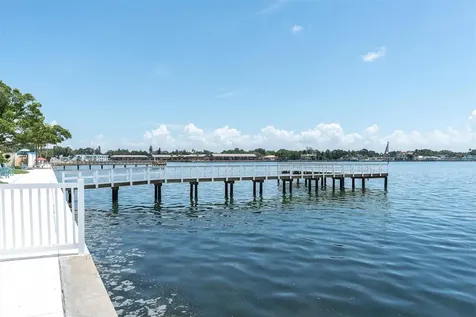 7200 Sunshine Skyway Ln S St Petersburg FL 33711