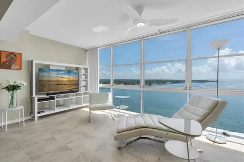7200 Sunshine Skyway Ln S St Petersburg FL 33711