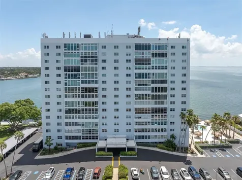7200 Sunshine Skyway Ln S St Petersburg FL 33711