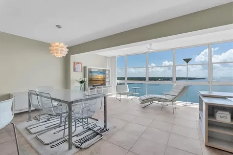 7200 Sunshine Skyway Ln S St Petersburg FL 33711