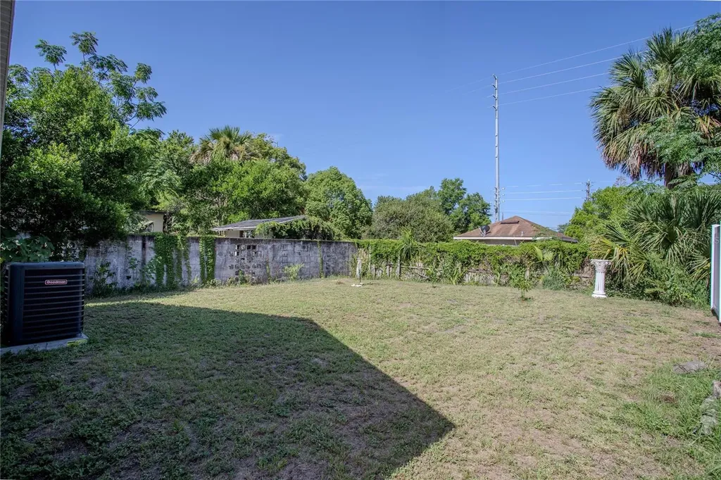 1202 S Dewey Street Eustis FL 32726