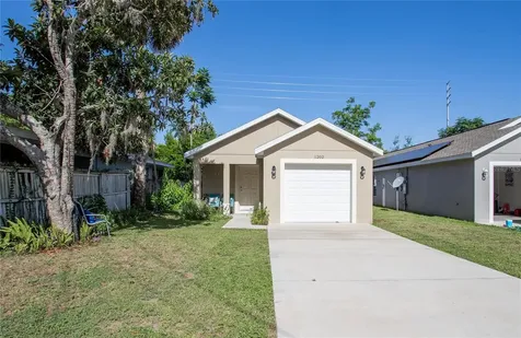 1202 S Dewey Street Eustis FL 32726