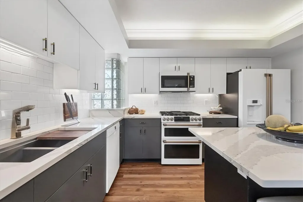 200 Cocoanut Avenue Sarasota FL 34236