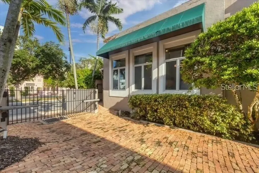 200 Cocoanut Avenue Sarasota FL 34236