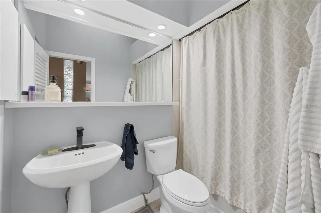 200 Cocoanut Avenue Sarasota FL 34236