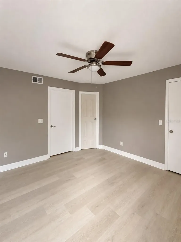 5124 Conroy Road Orlando FL 32811