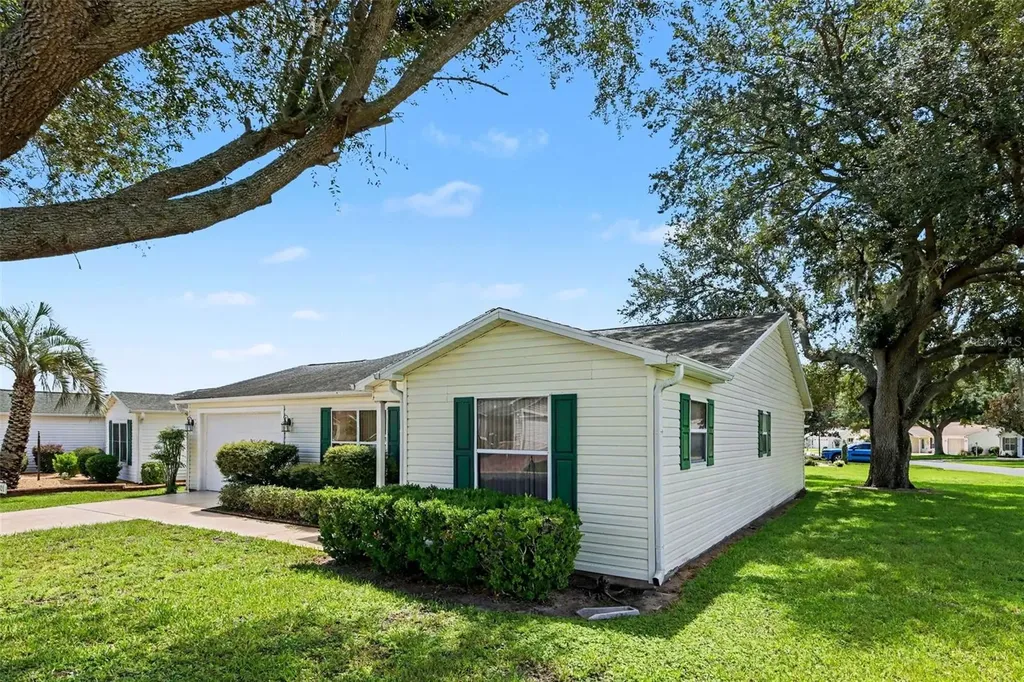 1501 Las Pacos Court The Villages FL 32162