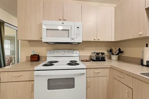 1501 Las Pacos Court The Villages FL 32162