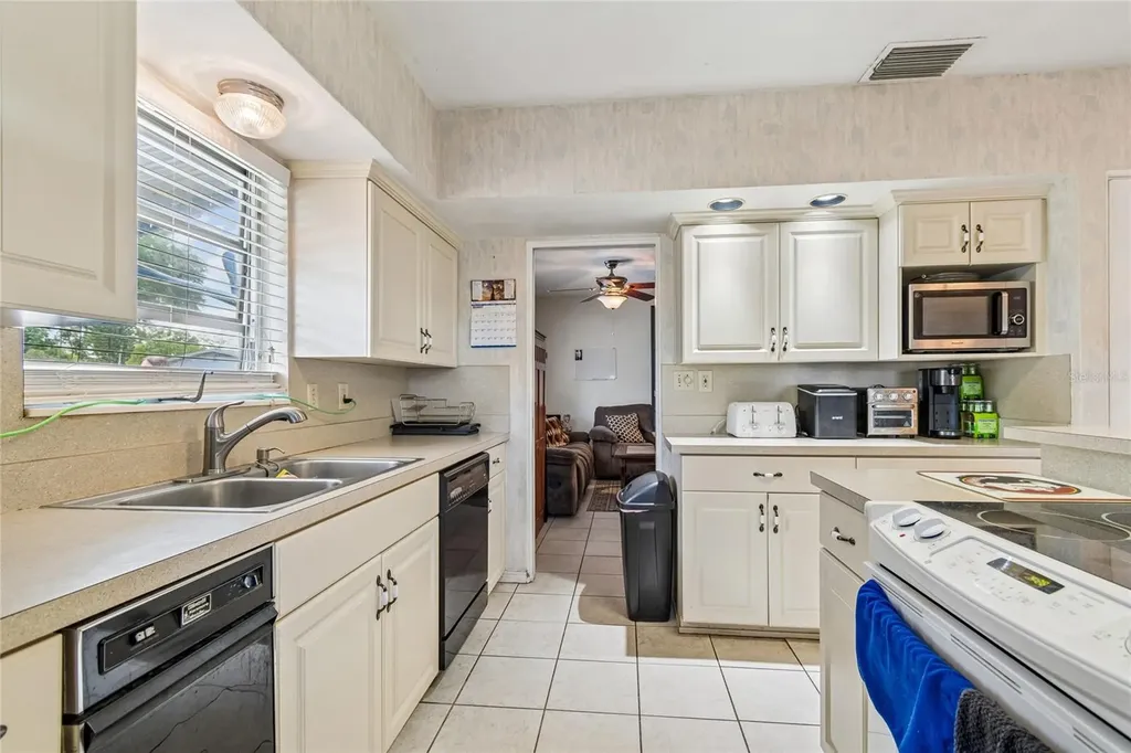 7846 12th Street N St Petersburg FL 33702