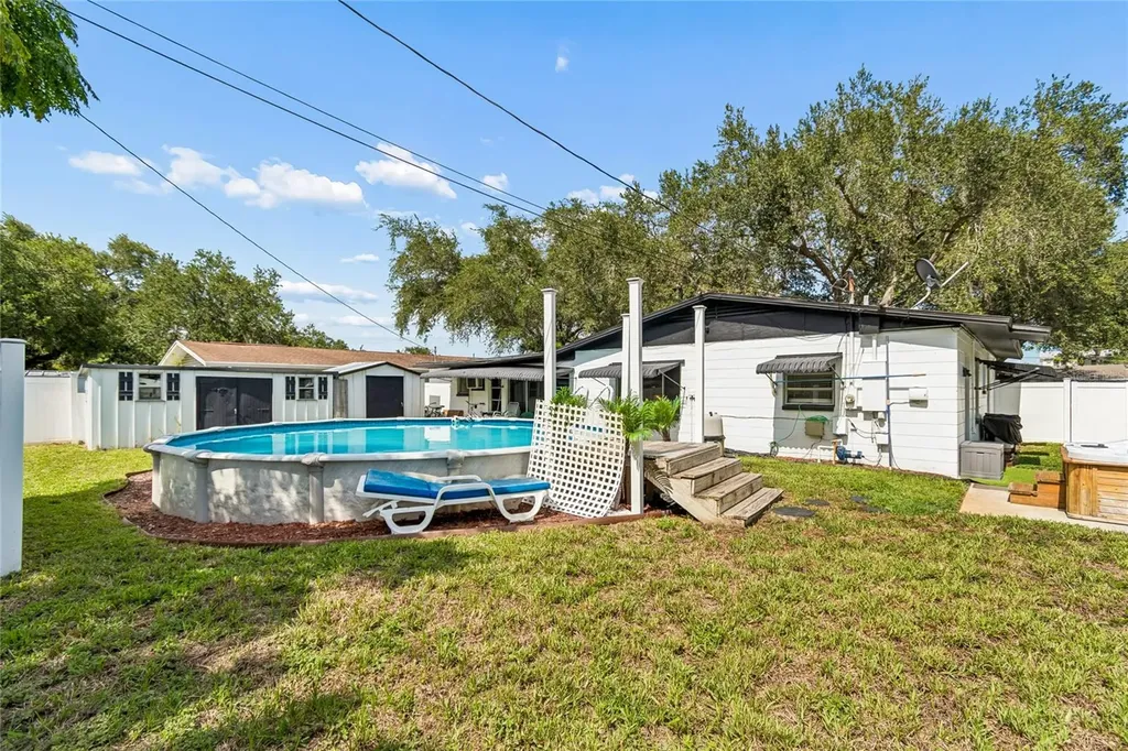 7846 12th Street N St Petersburg FL 33702