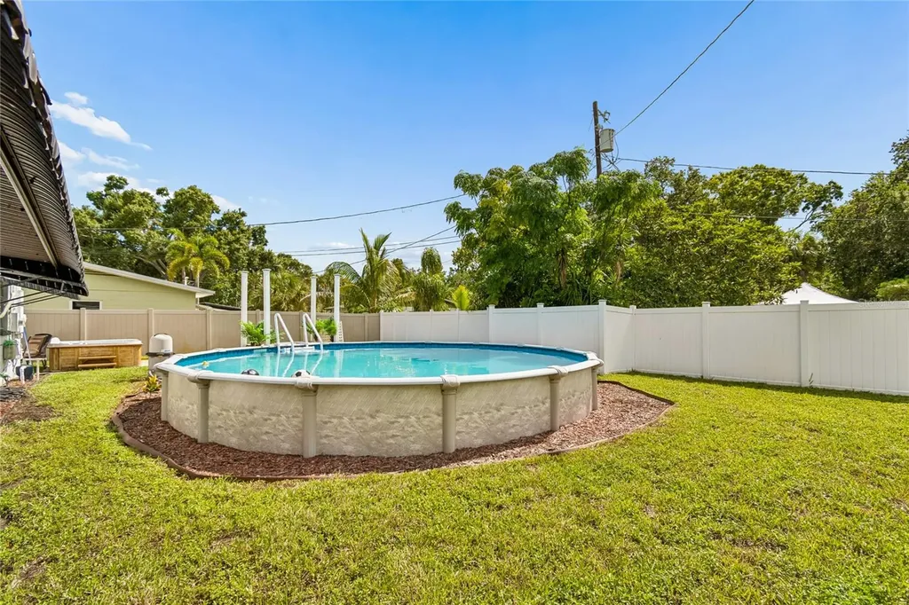 7846 12th Street N St Petersburg FL 33702