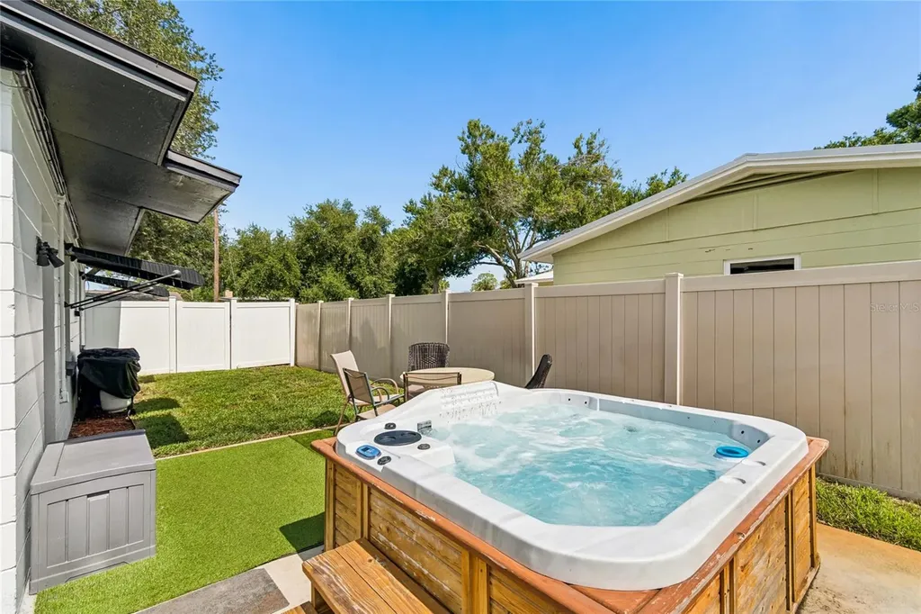 7846 12th Street N St Petersburg FL 33702