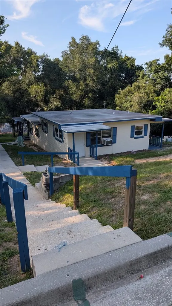 738 E Minneola Avenue Clermont FL 34711