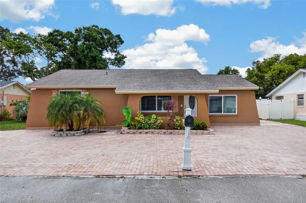 6711 Glen Forest Court Tampa FL 33615