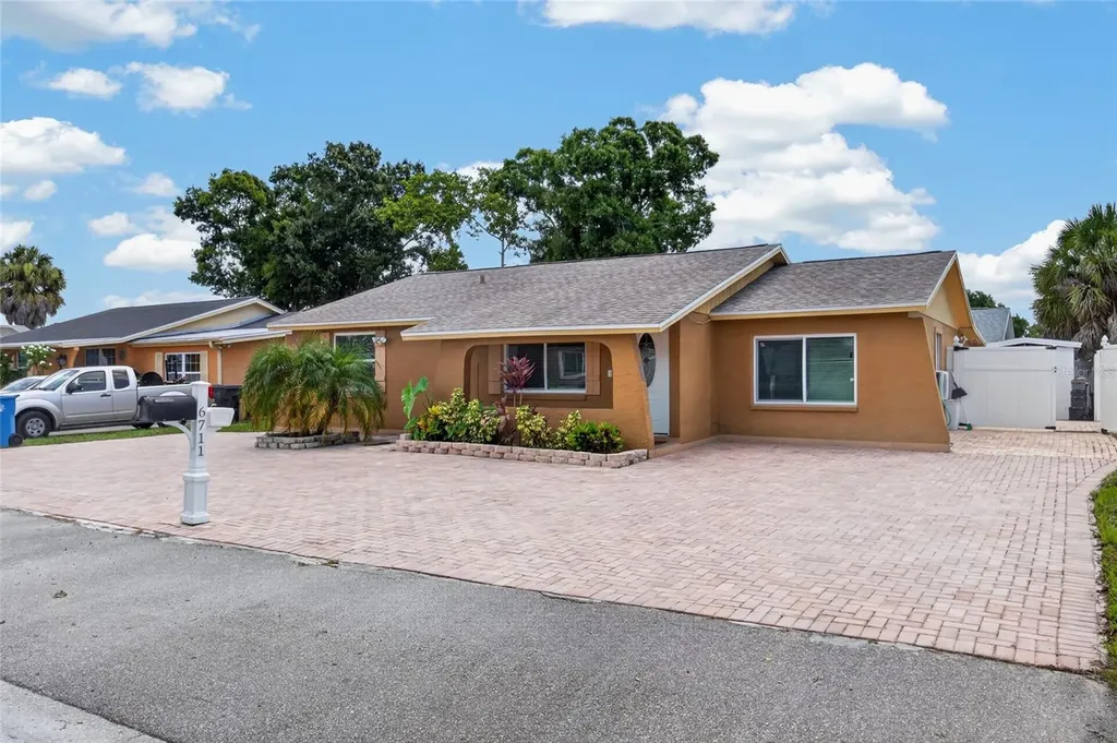6711 Glen Forest Court Tampa FL 33615