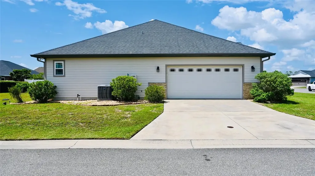 1960 SW 247th Way Newberry FL 32669