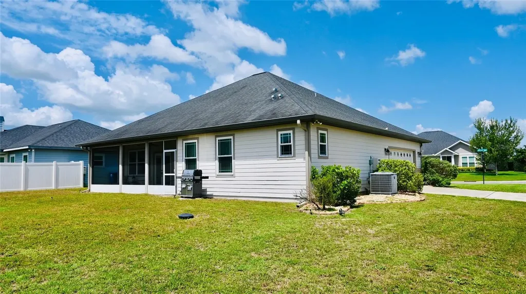 1960 SW 247th Way Newberry FL 32669