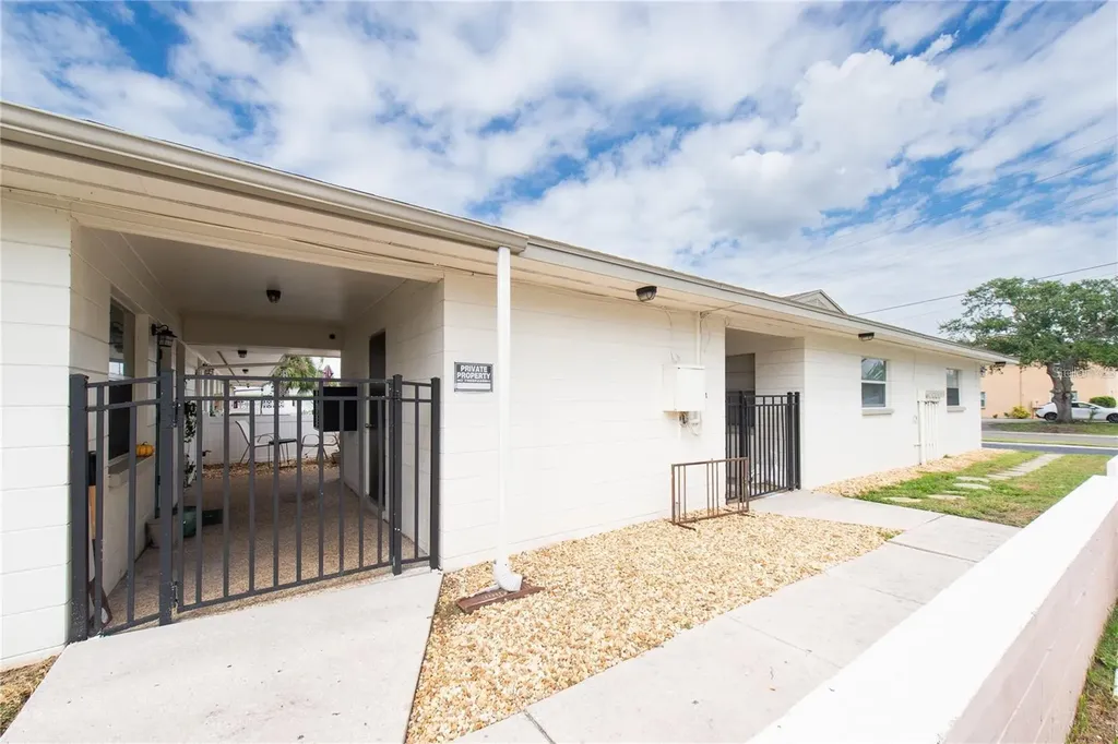 500 75th Avenue N St Petersburg FL 33702