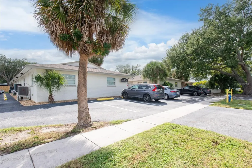 500 75th Avenue N St Petersburg FL 33702