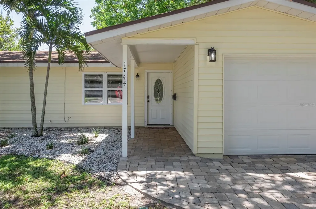 1744 26th Avenue N St Petersburg FL 33713