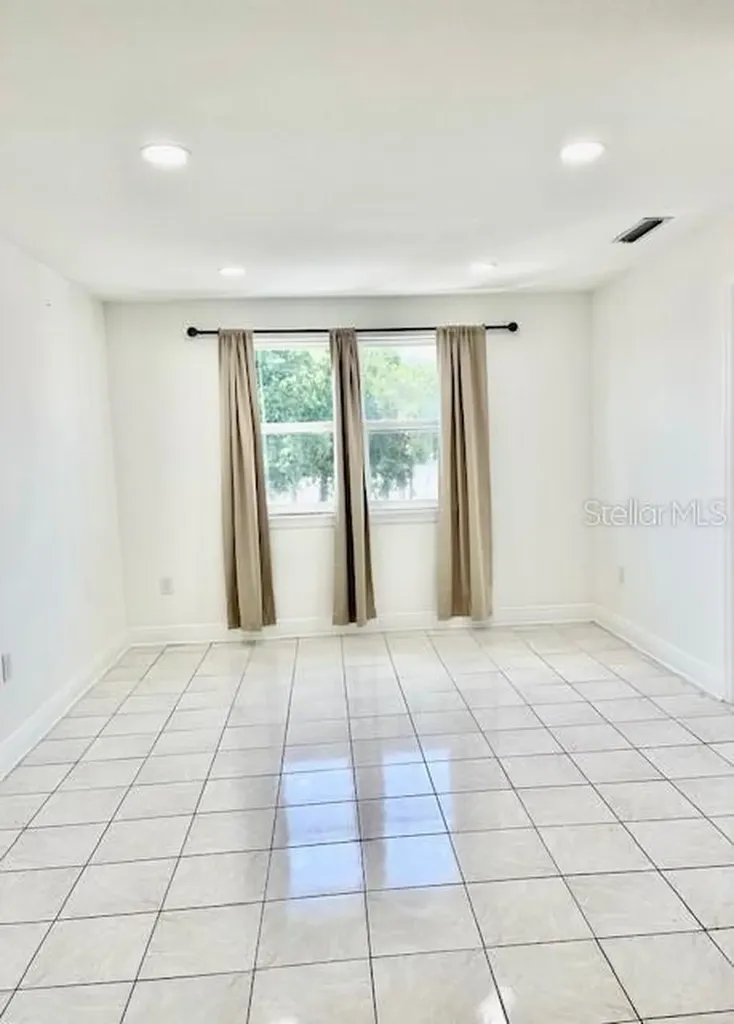 9015 Westchester Circle Tampa FL 33604