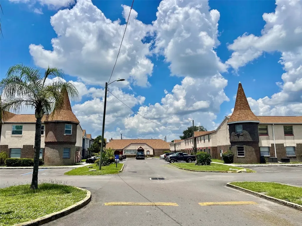 9015 Westchester Circle Tampa FL 33604