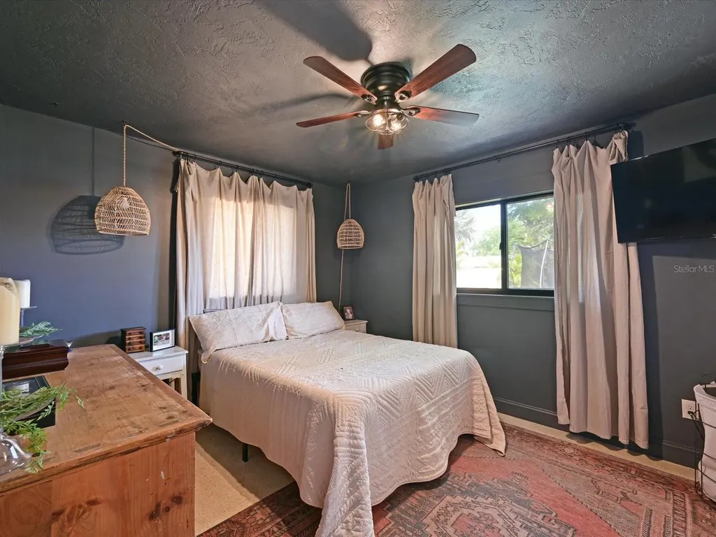 5812 2nd Avenue NW Bradenton FL 34209