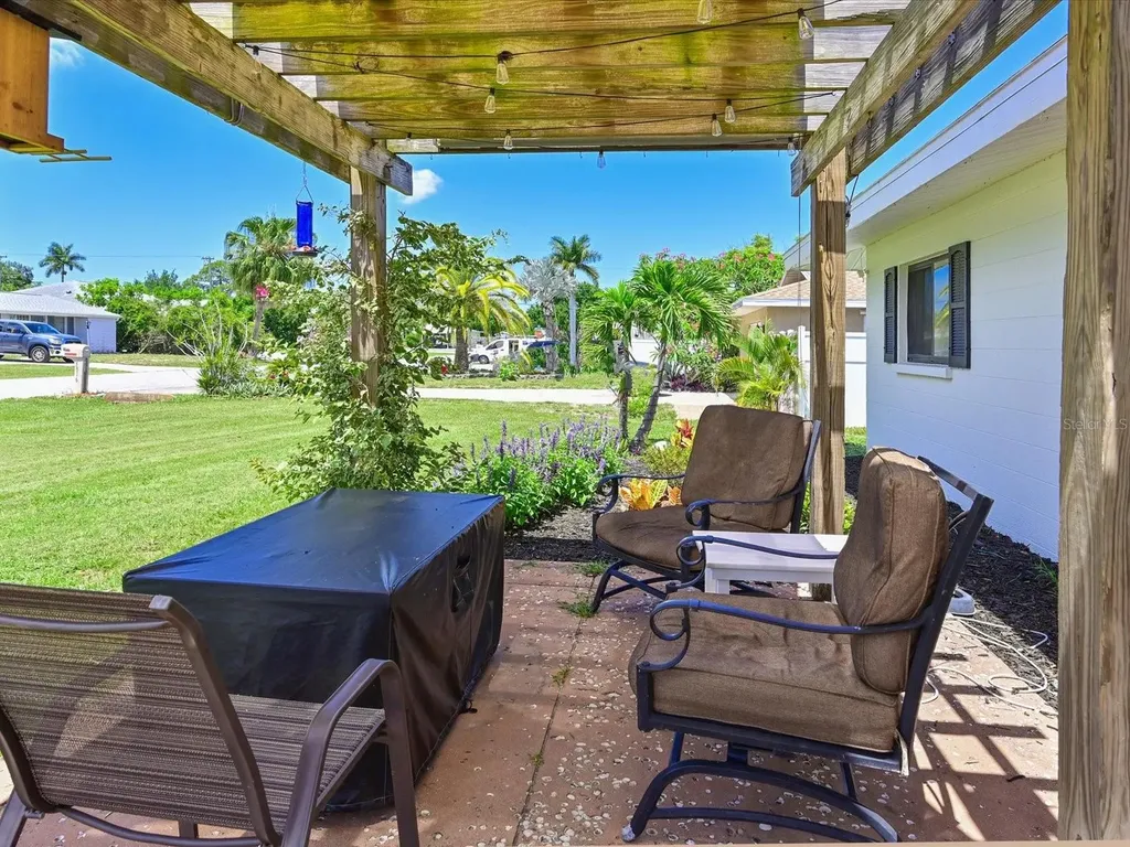 5812 2nd Avenue NW Bradenton FL 34209