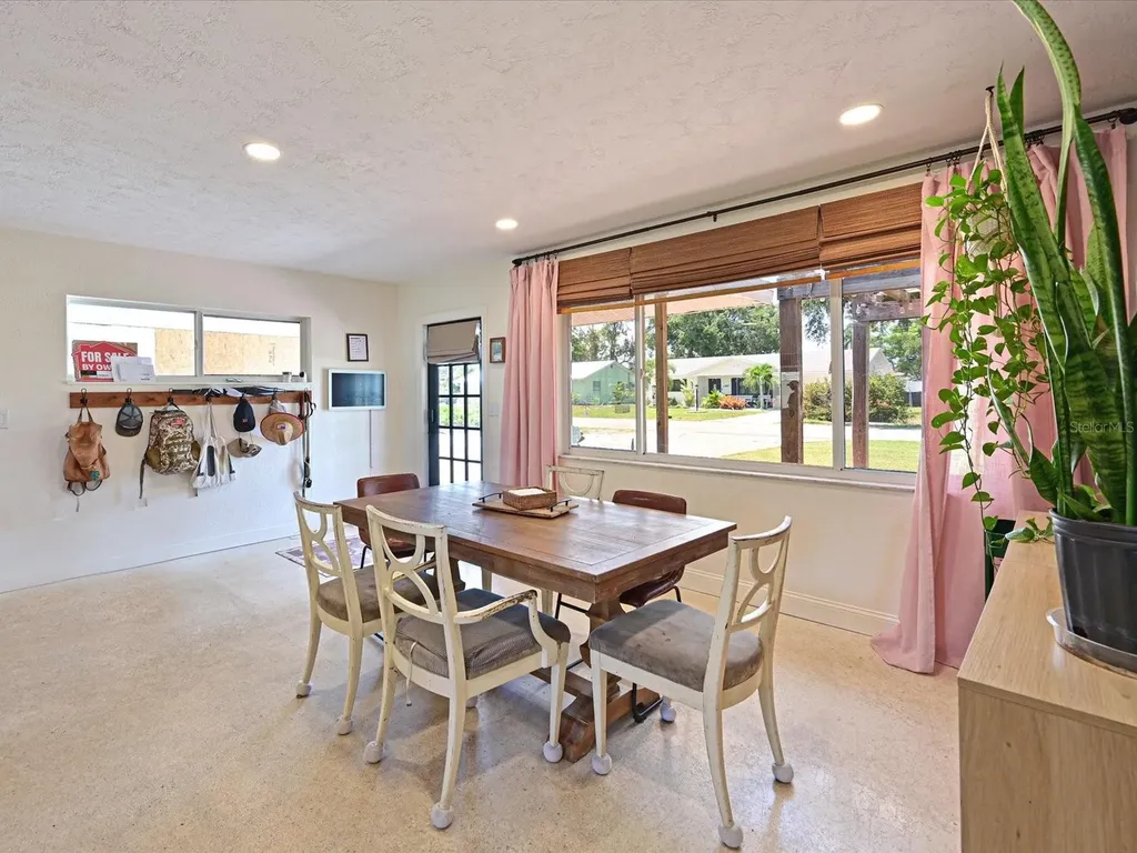 5812 2nd Avenue NW Bradenton FL 34209