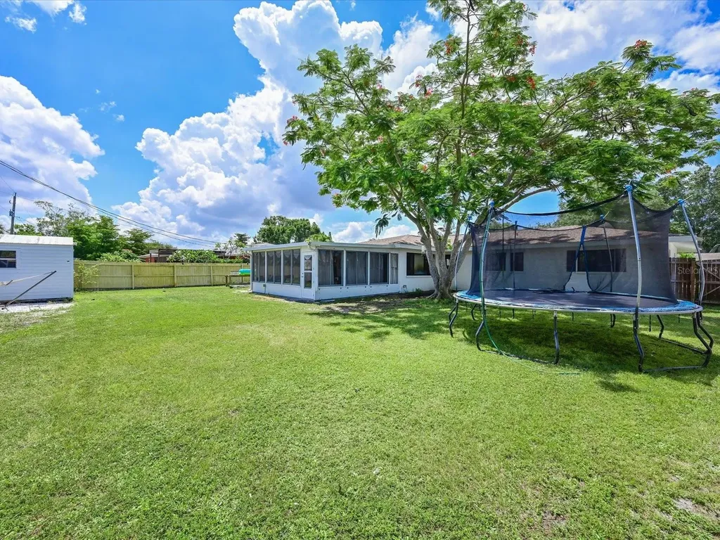 5812 2nd Avenue NW Bradenton FL 34209