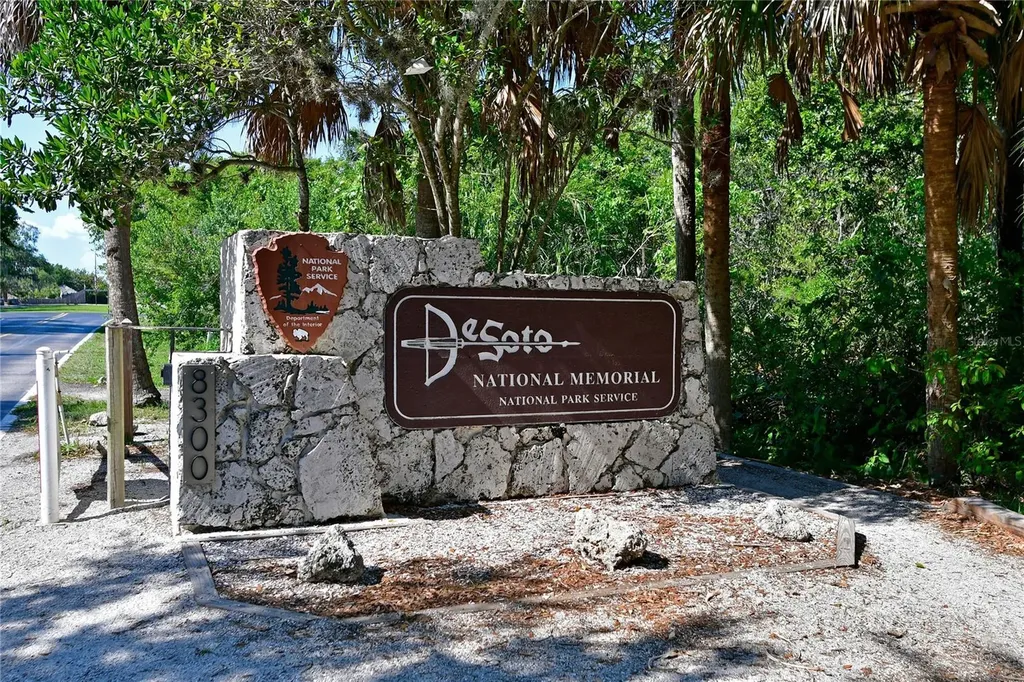5812 2nd Avenue NW Bradenton FL 34209