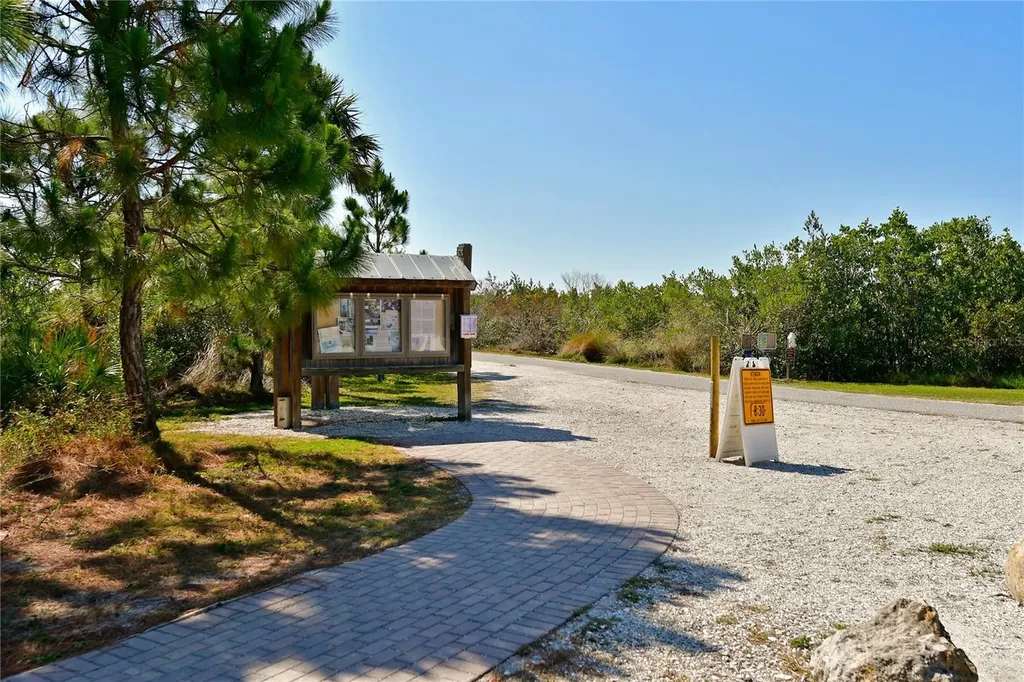 5812 2nd Avenue NW Bradenton FL 34209