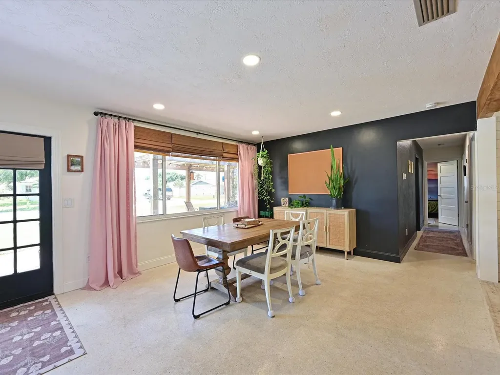 5812 2nd Avenue NW Bradenton FL 34209