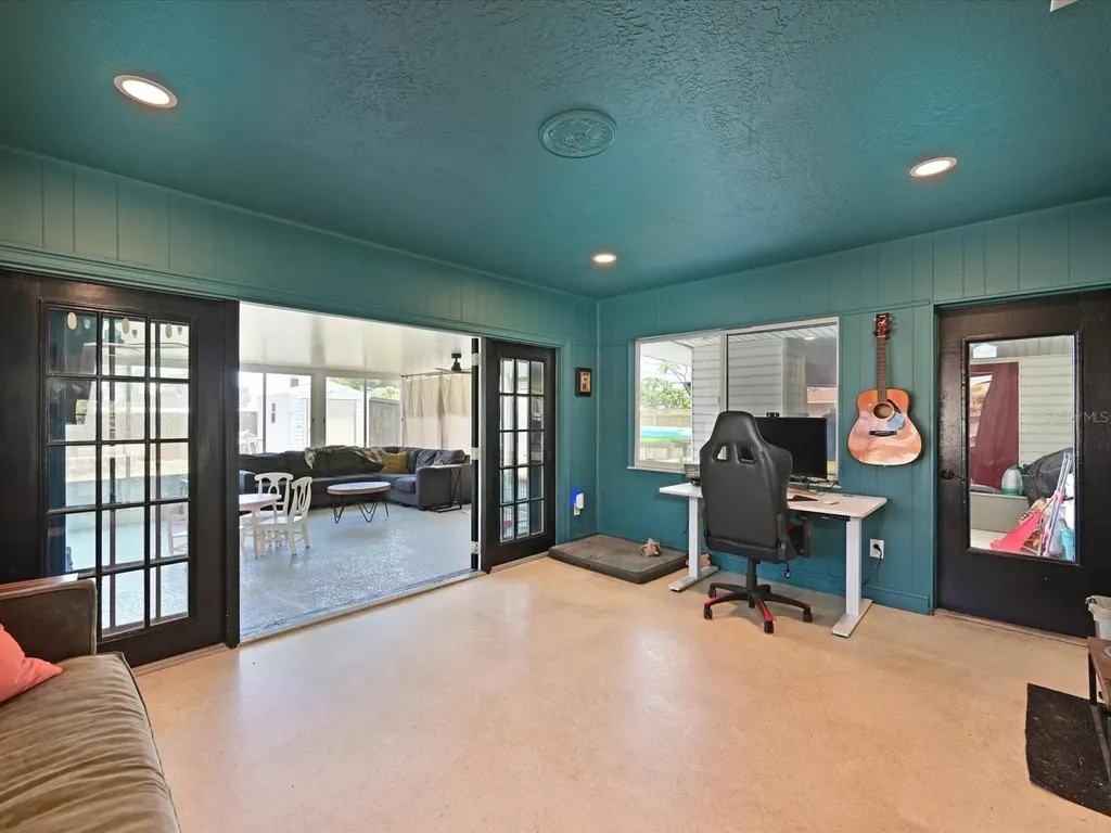 5812 2nd Avenue NW Bradenton FL 34209