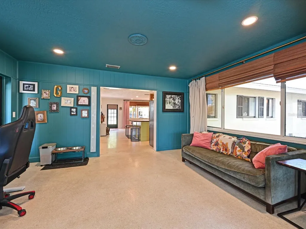 5812 2nd Avenue NW Bradenton FL 34209