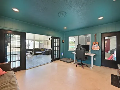 5812 2nd Avenue NW Bradenton FL 34209