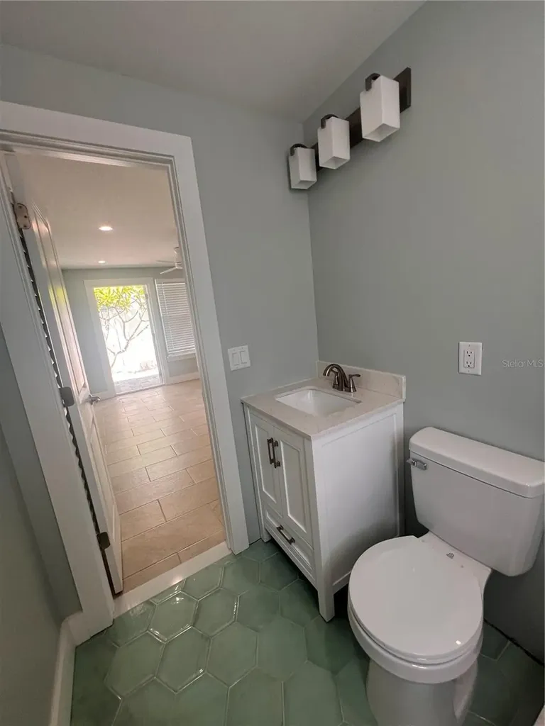 40 82nd Avenue St Petersburg FL 33706