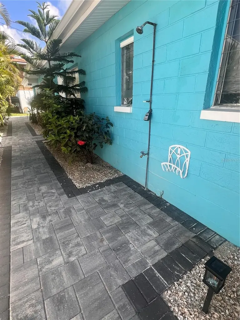 40 82nd Avenue St Petersburg FL 33706