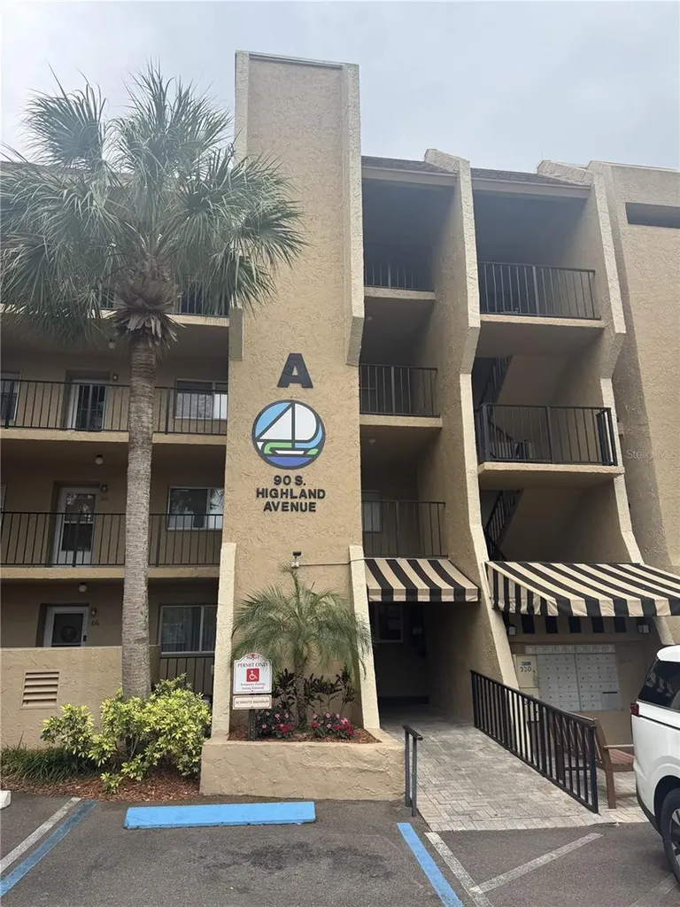 90 S Highland Avenue Tarpon Springs FL 34689