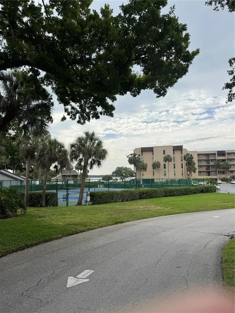 90 S Highland Avenue Tarpon Springs FL 34689