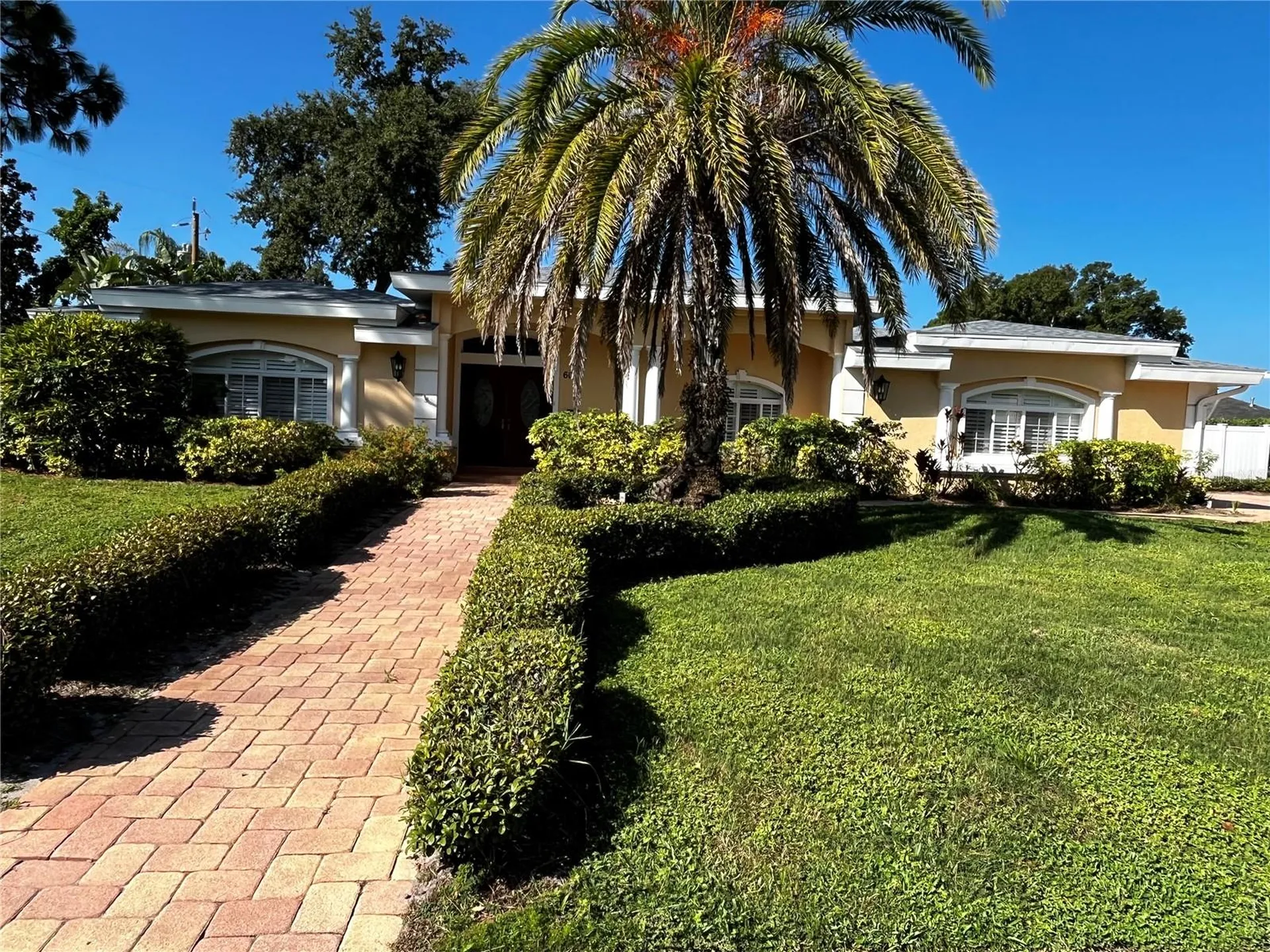 601 Palm Avenue Belleair FL 33756