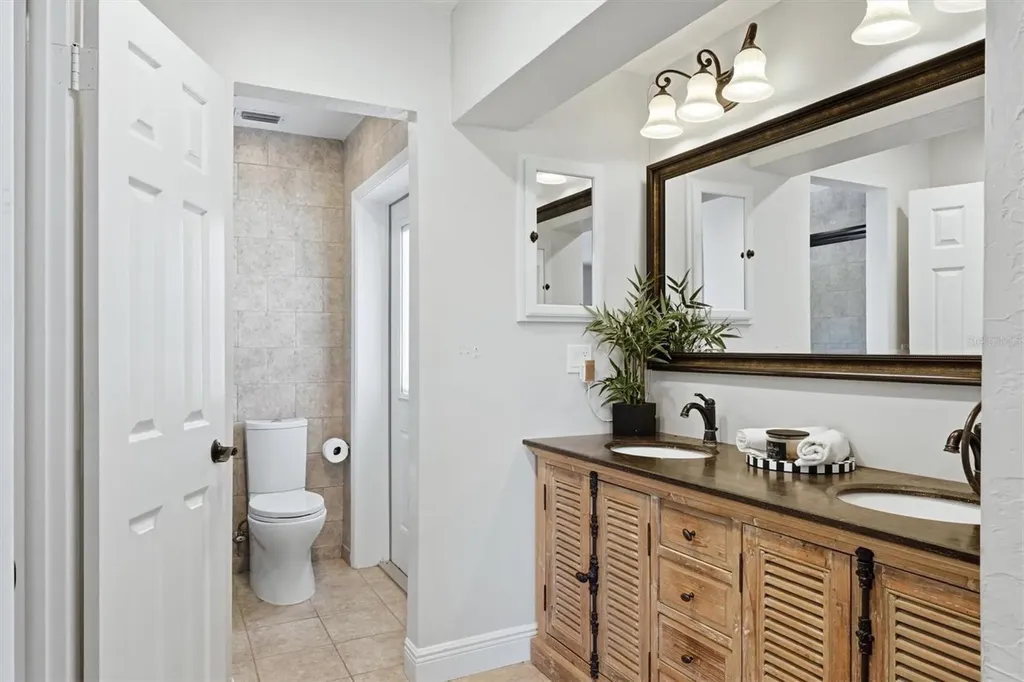 3810 Hidden River Road Sarasota FL 34240