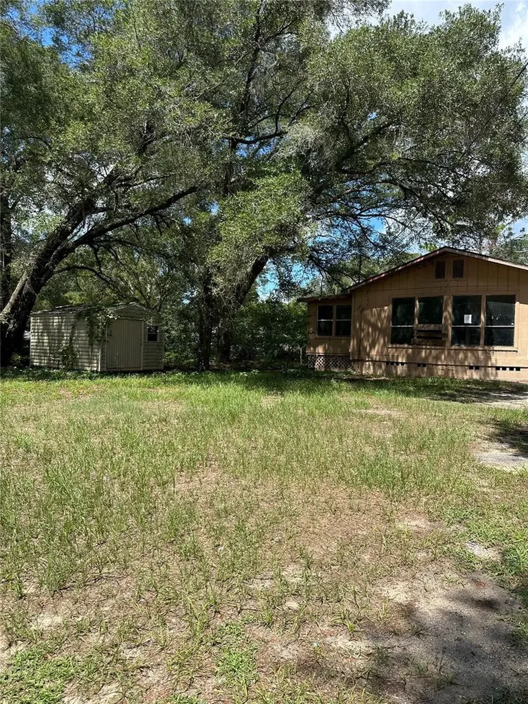 1968 SE 161st Terrace Ocklawaha FL 32179