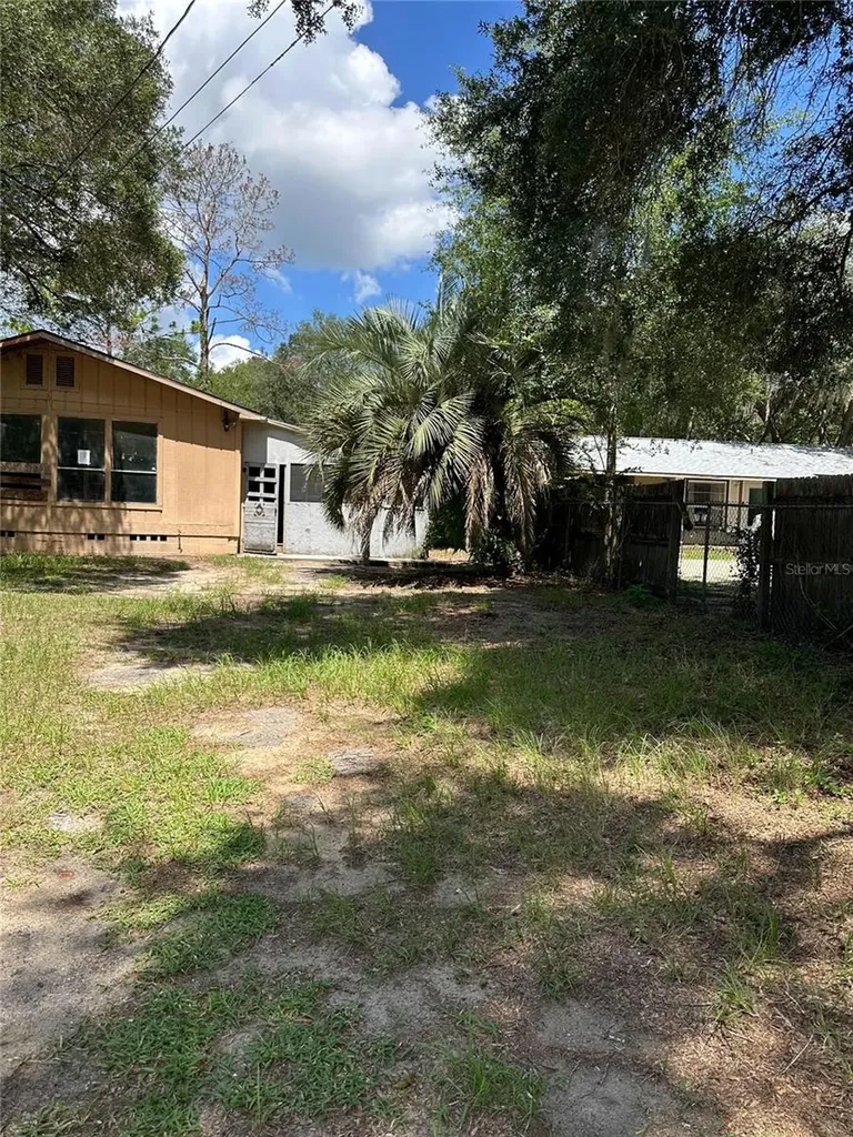 1968 SE 161st Terrace Ocklawaha FL 32179
