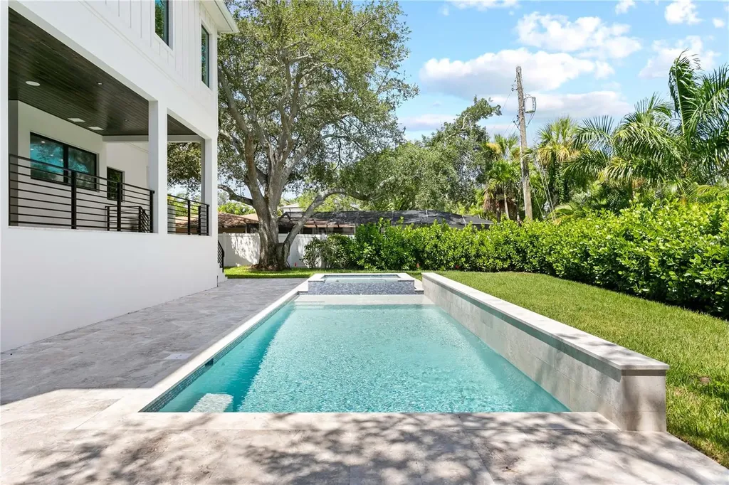 5003 W Poe Avenue Tampa FL 33629